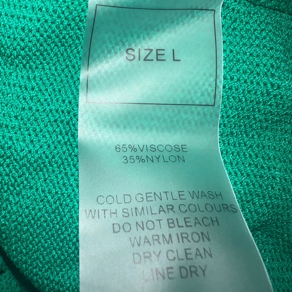 Green STAND OUT SEXY DRESS !! - Picture 4 of 4